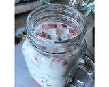 รูปขั้นตอนการทำที่ 5 ของ นมสดสตรอว์เบอร์รี🥛🍓