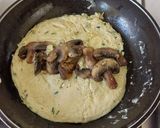 Foto del paso 3 de la receta: Omelette de champiñones con cebollín