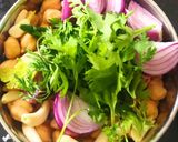 A picture of step 2 of Chana chilla.