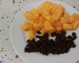 Foto del paso 6 de la receta Calabacín relleno de zanahorias y nueces con arroz salteado con pasas y caqui