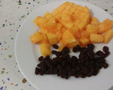Foto del paso 6 de la receta: Calabacín relleno de zanahorias y nueces con arroz salteado con pasas y caqui