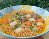 Hình bước làm 2 của món Mì tôm chua cay