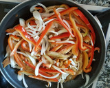 Foto del paso 7 de la receta: Pechuga de Pollo con salsa de Berenjena, Tomate y Verduras