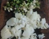 Foto del paso 2 de la receta: Salsa de crema y verdeo con champiñones