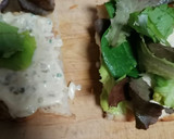 Foto del paso 1 de la receta: Tostadas con salsa tártara
