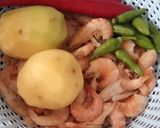 Foto langkah ke 2 dari resep 56. Udang kuah kecap pedas.