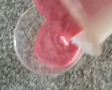 A picture of step 5 of Papaya strawberry thick shake.