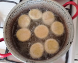 Olajban sült krumplis pogácsa krumplipüréből recept fázis 4 fotója