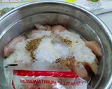 Foto langkah ke 2 dari resep Ayam Ketumbar Oseng Bawang.