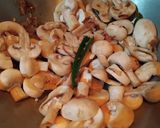 A picture of step 2 of 15 minutes Creamy Mushroom.