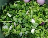 स्प्रिंग अनियन पोहा (spring onion poha recipe in Hindi) रेसिपी चरण 2 फोटो