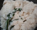 Foto langkah ke 4 dari resep Bacang ketan isi ayam jamur.