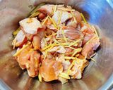 Hình bước làm 1 của món Thịt gà rang gừng