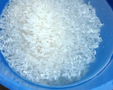 Foto del paso 1 de la receta: Huevo en salsa con bolitas de arroz y frijol