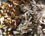รูปขั้นตอนการทำที่ 3 ของ เห็ดแครงผัดพริกเผา