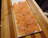 Foto del passaggio 1 della ricetta Roll di pancarrè con salmone e pistacchio