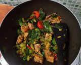 Foto langkah ke 5 dari resep Tumis Pare Tempe Bongkrek Daun Melinjo.