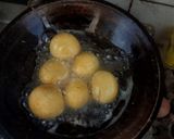 Foto langkah ke 3 dari resep Bola Bola Ketan Goreng Isi Cokelat (Gluten Free).