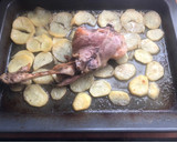 Foto del paso 7 de la receta: Pierna de cordero al horno con patatas panadera