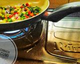 Foto langkah ke 5 dari resep Oseng Cumi Cabe Bumbu Ireng.