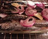 Foto del paso 7 de la receta Sardinas asadas en el horno, con cebolla roja y Kumato