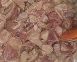 A picture of step 1 of Beef smokey botie🌶.