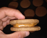 Foto del paso 6 de la receta: Alfajores de chocolate, con baño de cobertura