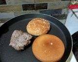 Foto langkah ke 6 dari resep Philly Cheese Steak Burger.