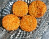 Foto langkah ke 4 dari resep Burgushi (Burger Sushi).