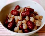 A picture of step 3 of Dried Longan and Red Date Sweet Soup.