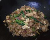 Foto langkah ke 5 dari resep Kwetiaw goreng.