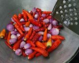 Foto langkah ke 2 dari resep Sambal Bawang ala Bu Rudy Surabaya.