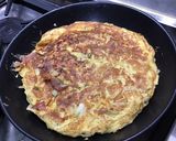 Une image de l'étape 10 de Omelette au jambon cru, oignon et herbes.