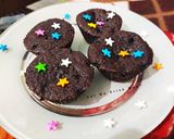 A picture of step 5 of Bourbon Biscuits Muffins (in Kadhai).