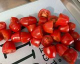 Une image de l'étape 3 de Brochettes apéro aux tomates cerises radis et surimi sauce verte.
