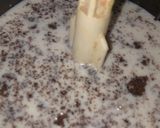 A picture of step 2 of Oreo Milk shake.