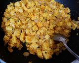 A picture of step 3 of Disc Paneer tikka masala sandwich.