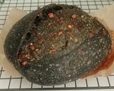 Foto langkah ke 24 dari resep Charcoal Wijen Chili Flakes Cheese Sourdough Bread (Open Bake Method).