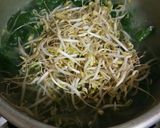 Foto langkah ke 4 dari resep Bobor Bayam Taoge.
