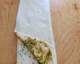 Tavaszi kapros, krumplis, kolbász zsíros lepény recept fázis 4 fotója