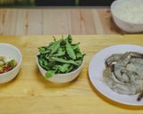 รูปขั้นตอนการทำที่ 2 ของ ข้าวผัด กะเพราคลุก กุ้ง กลิ่นหอมฟุ้ง รสชาติจัดจ้าน