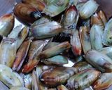 Foto langkah ke 1 dari resep Kerang Hijau Masak Saus Tiram.