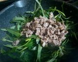 Hình bước làm 2 của món Bò xào rau muống