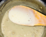 A picture of step 5 of Banana’n’milk pap.
