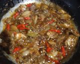 Foto langkah ke 4 dari resep Oseng kerang kijing pedas.