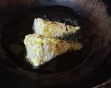 A picture of step 7 of Roti cheese cone samosa😋😋.