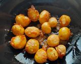 A picture of step 4 of Honey chilli Baby potato starter.