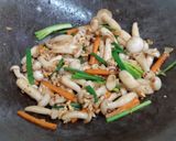 รูปขั้นตอนการทำที่ 4 ของ เห็ดชิเมจิผัดไข่