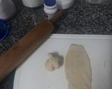 Foto del paso 7 de la receta: PAN SIN HUEVO Y SIN LECHE (opcional salchicha, jamón y queso)