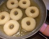 Foto langkah ke 4 dari resep Donat kentang with glaze.